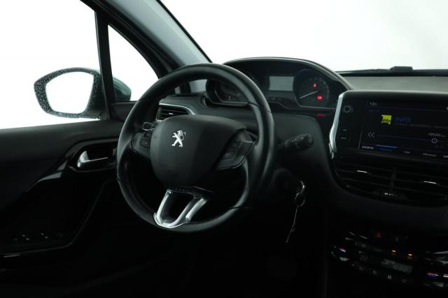 Peugeot 208 image 1