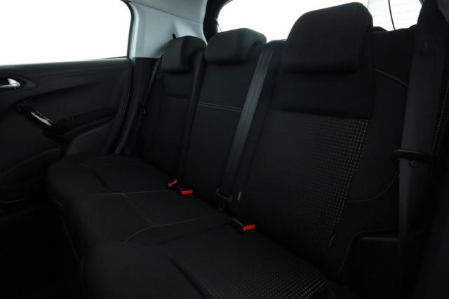 Peugeot 208 image 8