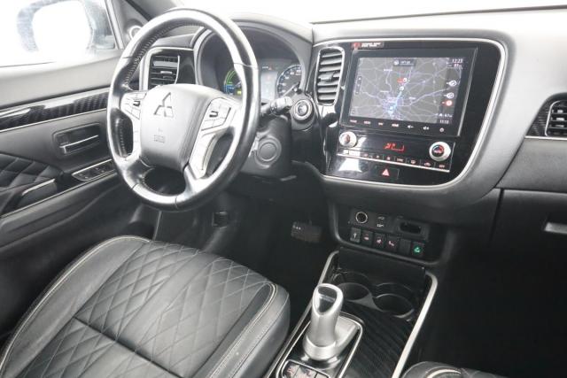 Mitsubishi Outlander image 2