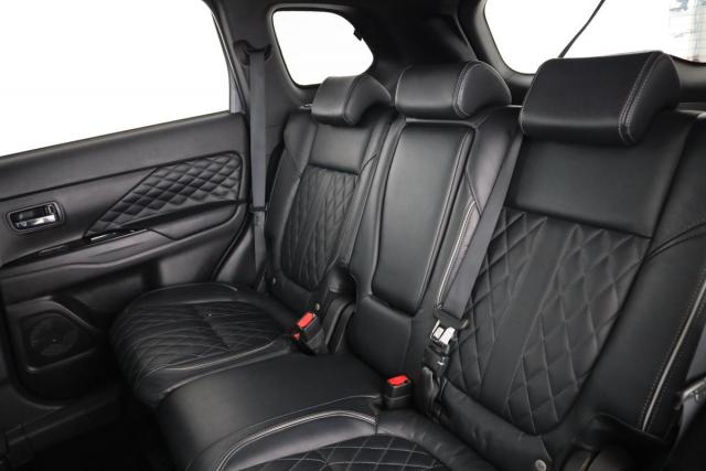 Mitsubishi Outlander image 8