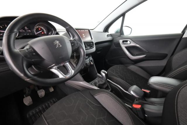 Peugeot 2008 image 2