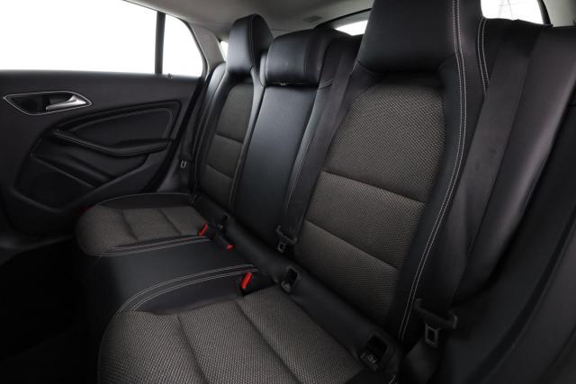 Mercedes Benz Cla Shooting Brake image 8