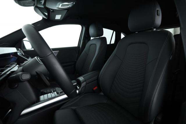 Mercedes Benz Gla image 2