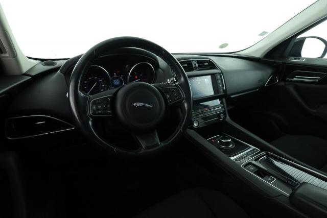 Jaguar F-Pace image 9