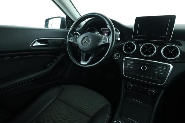 Mercedes Benz Cla Shooting Brake image 8