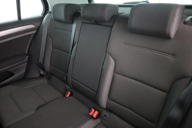 Volkswagen Golf image 6