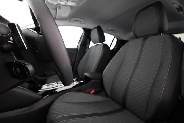 Peugeot 208 image 2