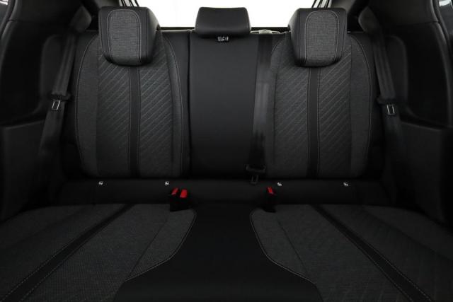 Peugeot 208 image 6
