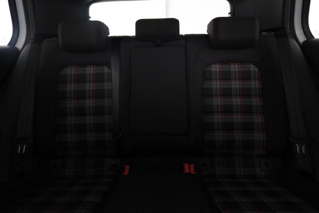 Volkswagen Golf image 9