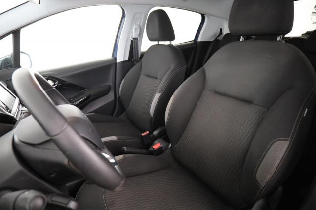 Peugeot 208 image 2