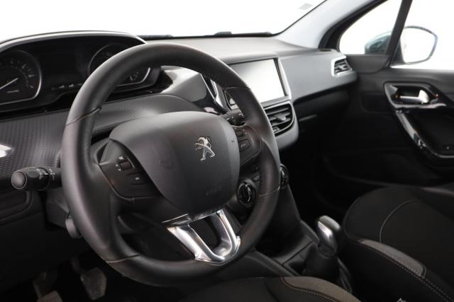 Peugeot 208 image 9