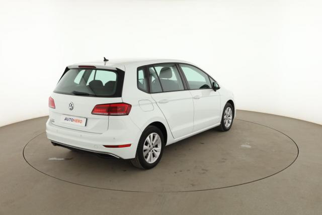 Volkswagen Golf Sportsvan image 9