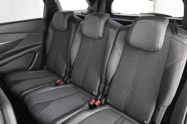 Peugeot 5008 image 2