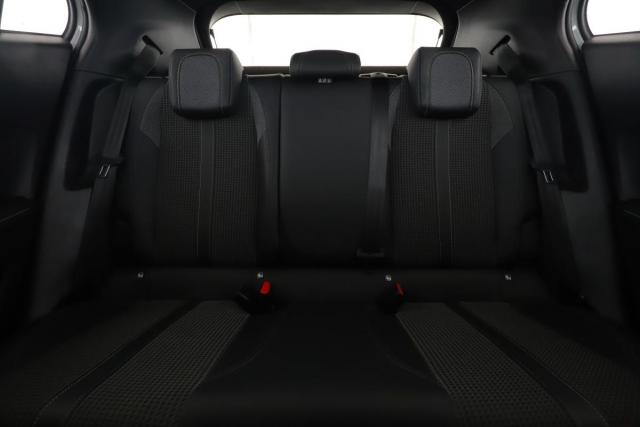 Peugeot 2008 image 9