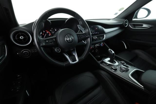 Alfa Romeo Giulia image 8