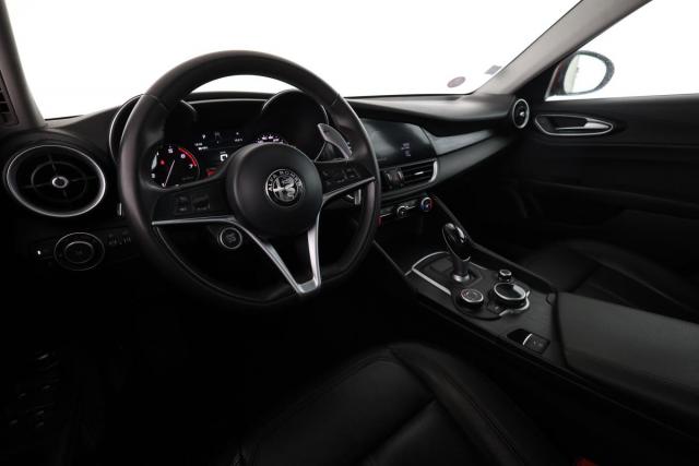 Alfa Romeo Giulia image 3