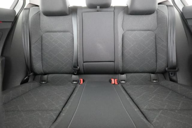 Volkswagen Golf image 9