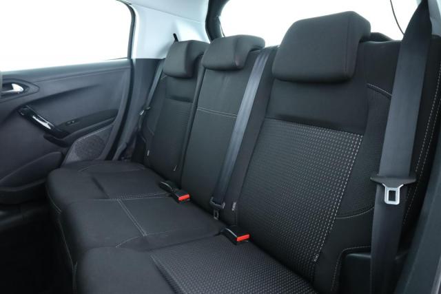 Peugeot 208 image 8