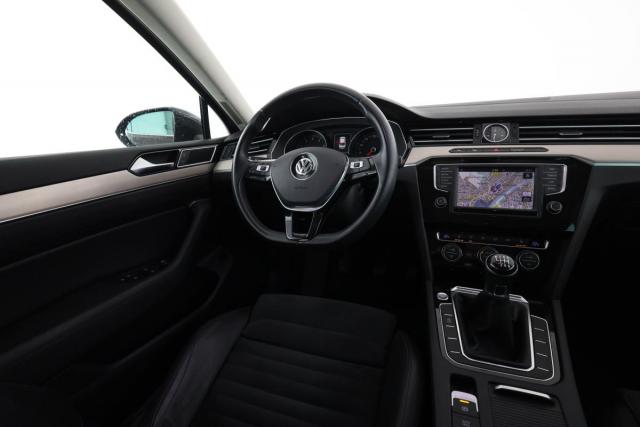 Volkswagen Passat image 8