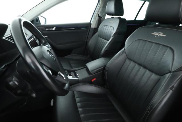 Skoda Superb Combi image 8