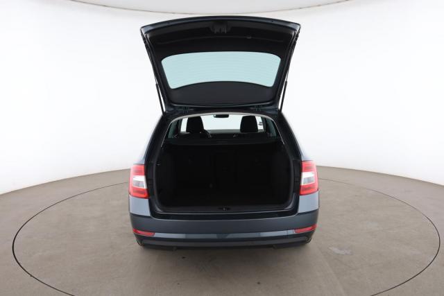 Skoda Octavia image 3