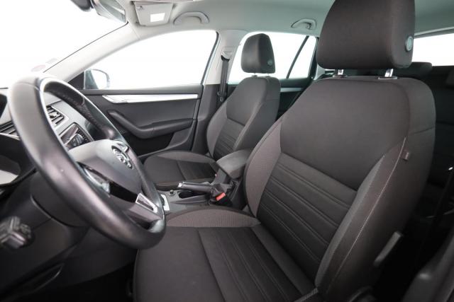 Skoda Octavia image 8