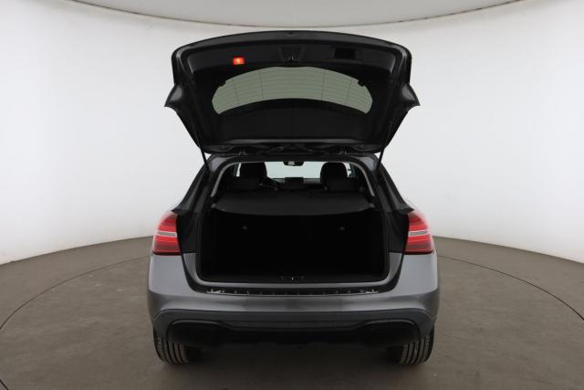 Mercedes Benz Gla image 2