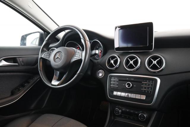 Mercedes Benz Gla image 9