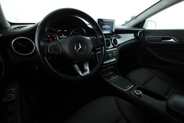Mercedes Benz Cla image 4