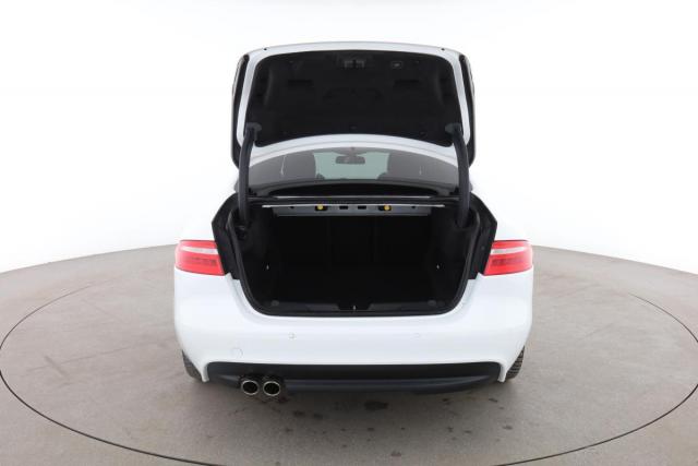 Jaguar Xe image 4