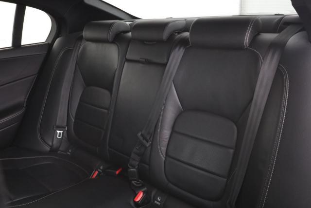 Jaguar Xe image 8