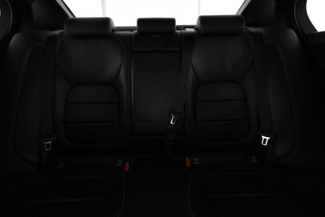 Jaguar Xe image 2