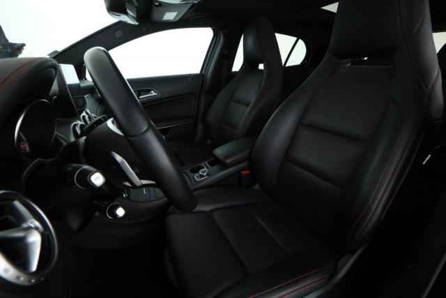 Mercedes Benz Gla image 2