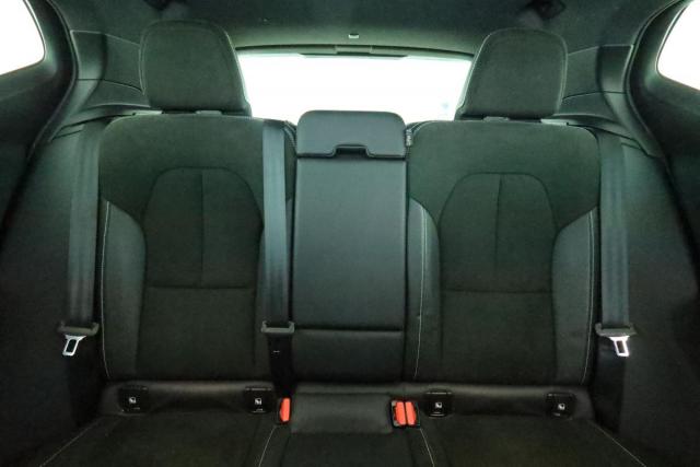 Volvo Xc40 image 9