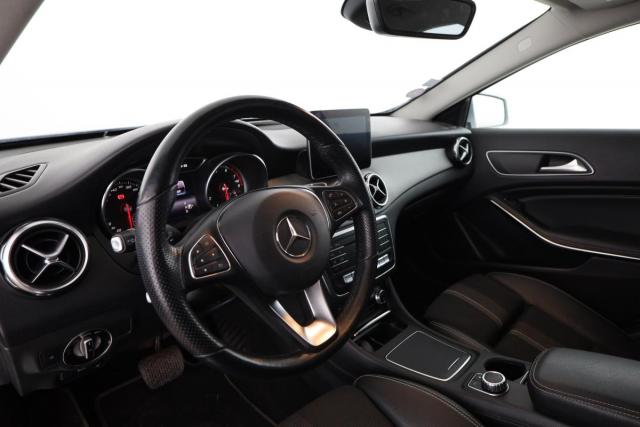 Mercedes Benz Gla image 8