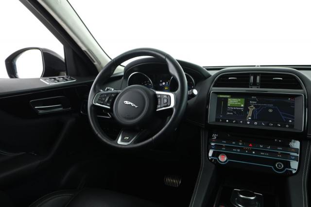 Jaguar F-Pace image 4