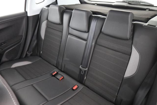 Peugeot 2008 image 2