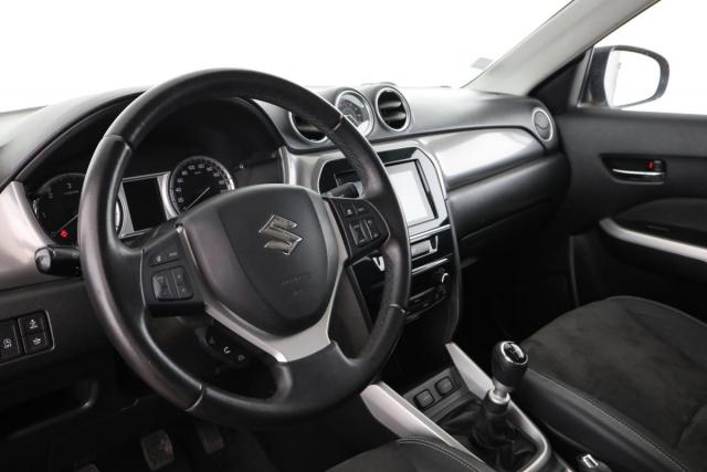 Suzuki Vitara image 9