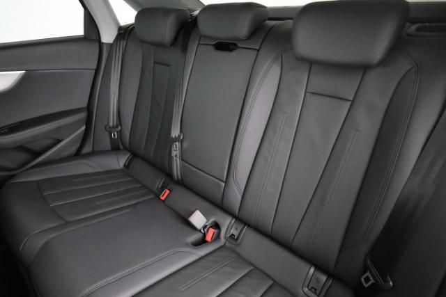 Audi A4 image 7