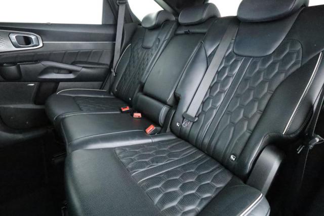 Kia Sorento image 2