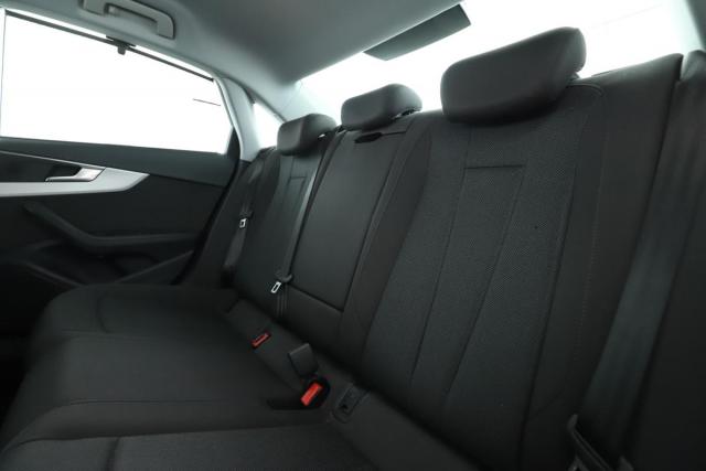 Audi A4 image 4