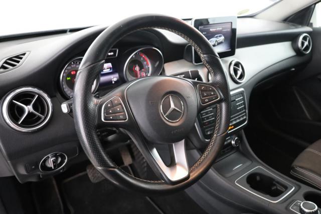 Mercedes Benz Gla image 9