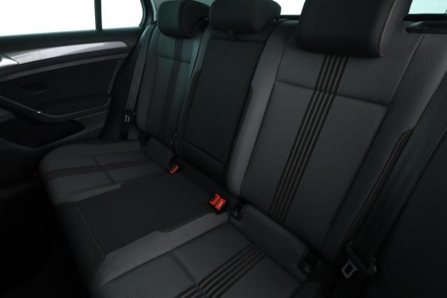 Volkswagen Golf image 9