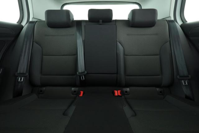 Volkswagen Golf image 9