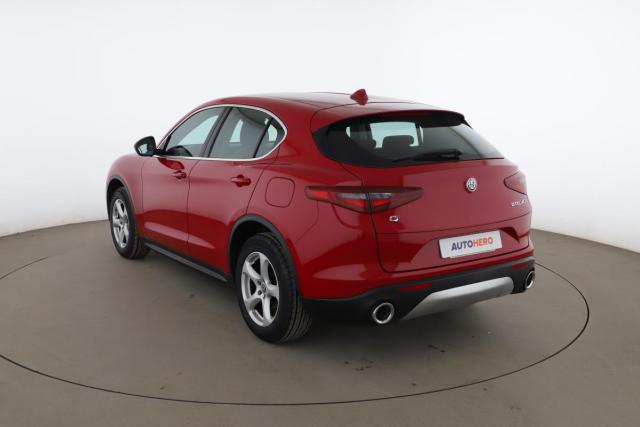 Alfa Romeo Stelvio image 8