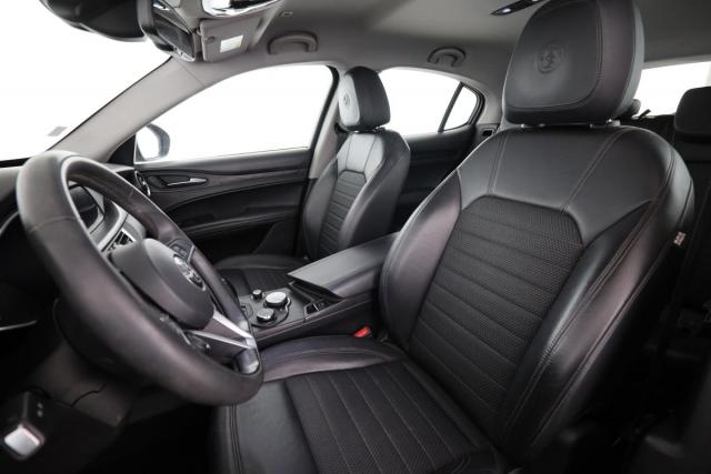 Alfa Romeo Stelvio image 5