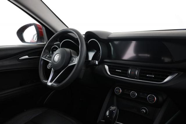 Alfa Romeo Stelvio image 4