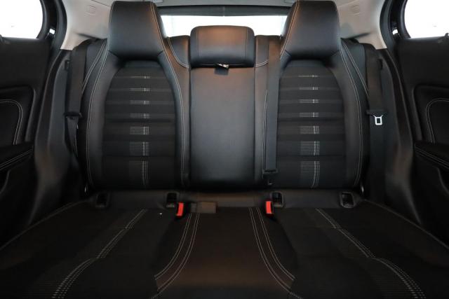 Mercedes Benz Gla image 2