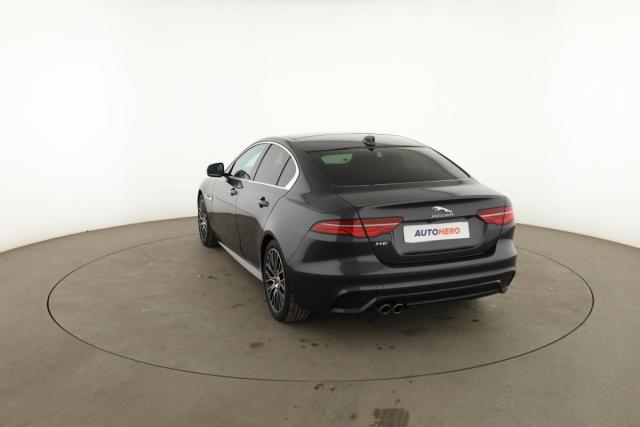 Jaguar Xe image 4
