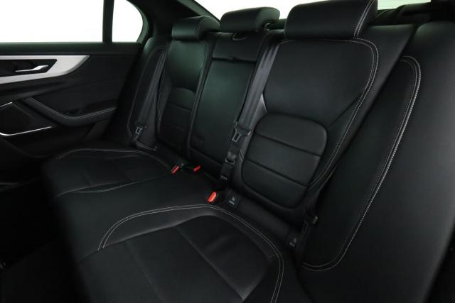 Jaguar Xe image 6